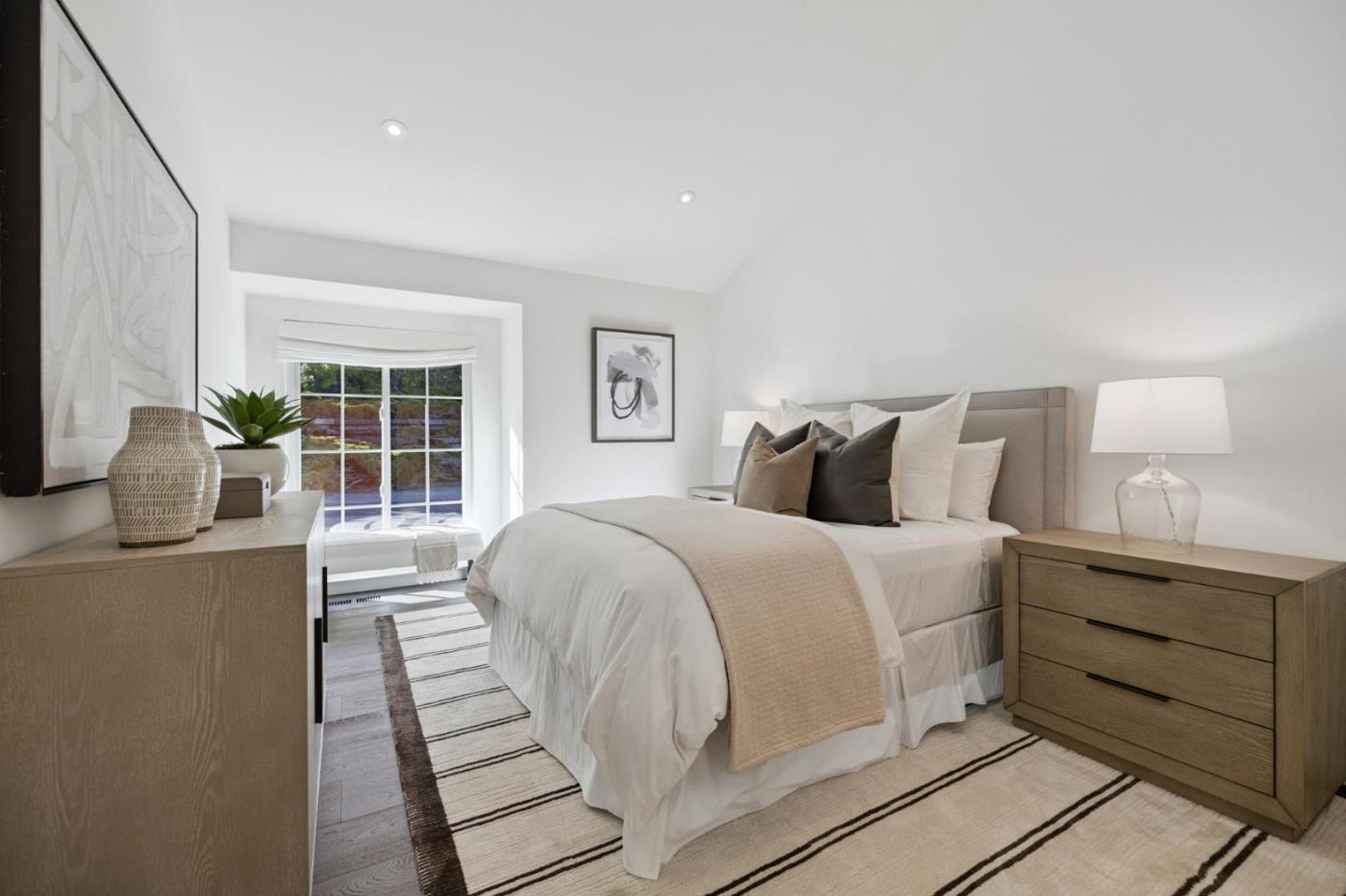 Detail Gallery Image 25 of 44 For 6 Friars Ln, Woodside,  CA 94062 - 4 Beds | 2/2 Baths