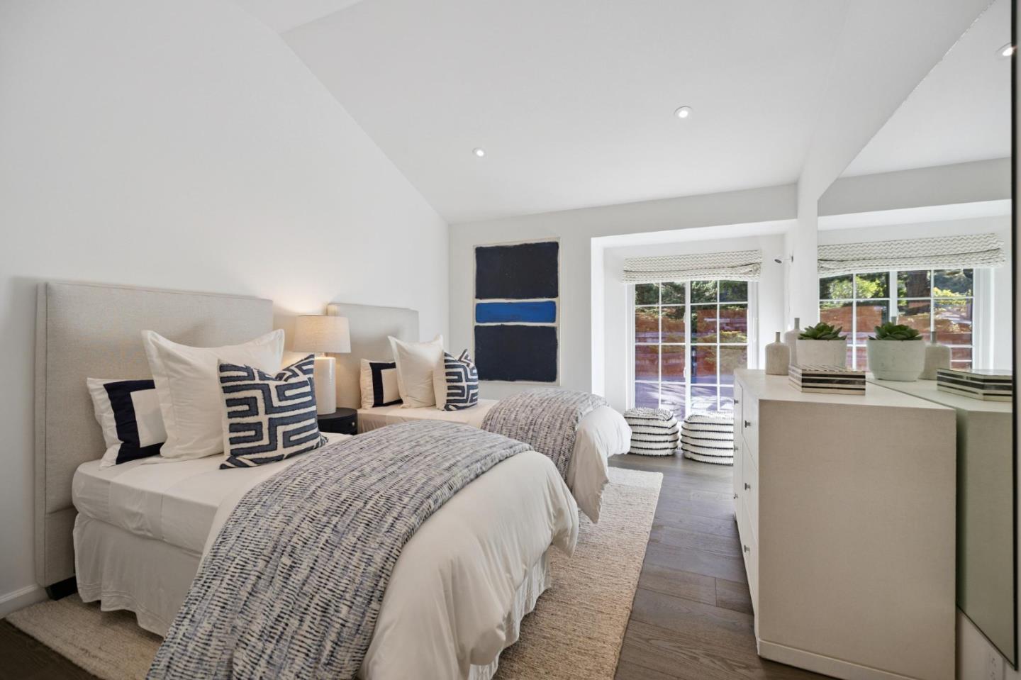 Detail Gallery Image 27 of 44 For 6 Friars Ln, Woodside,  CA 94062 - 4 Beds | 2/2 Baths