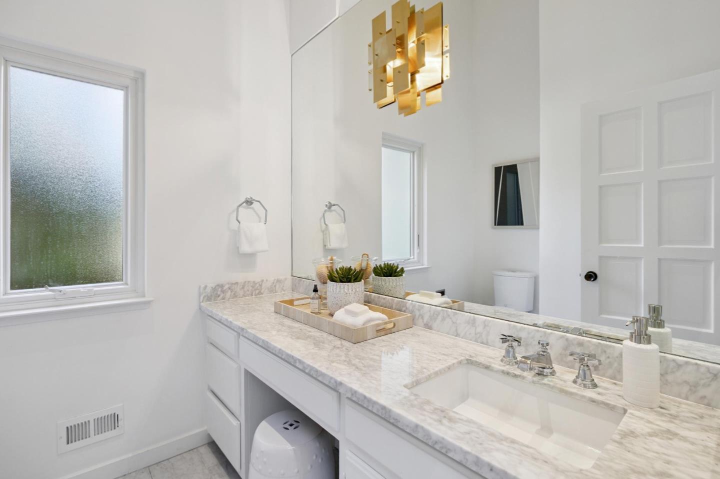 Detail Gallery Image 28 of 44 For 6 Friars Ln, Woodside,  CA 94062 - 4 Beds | 2/2 Baths