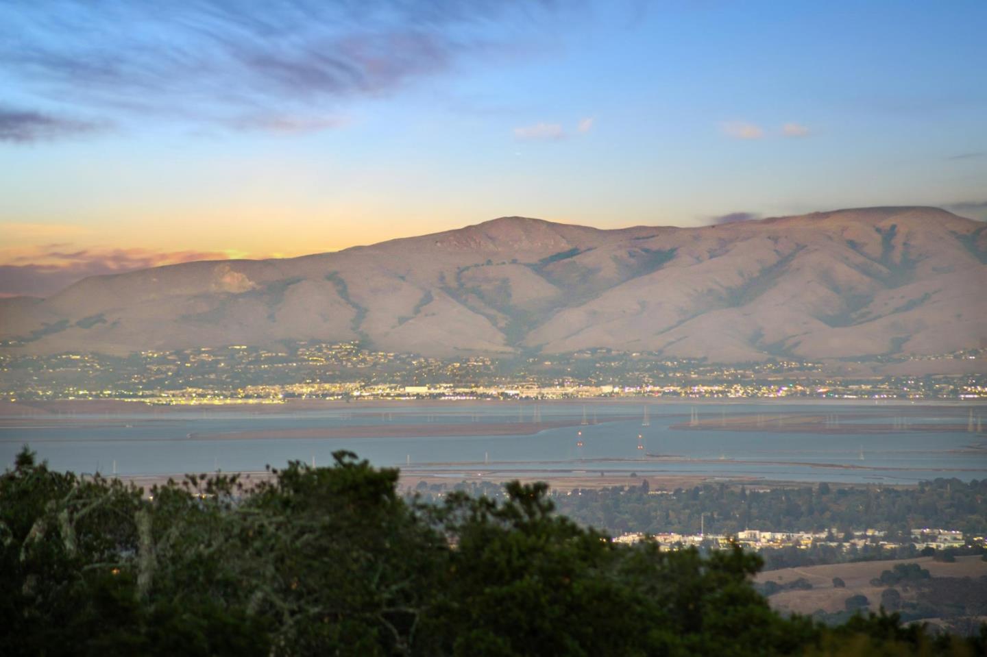 Detail Gallery Image 4 of 44 For 6 Friars Ln, Woodside,  CA 94062 - 4 Beds | 2/2 Baths