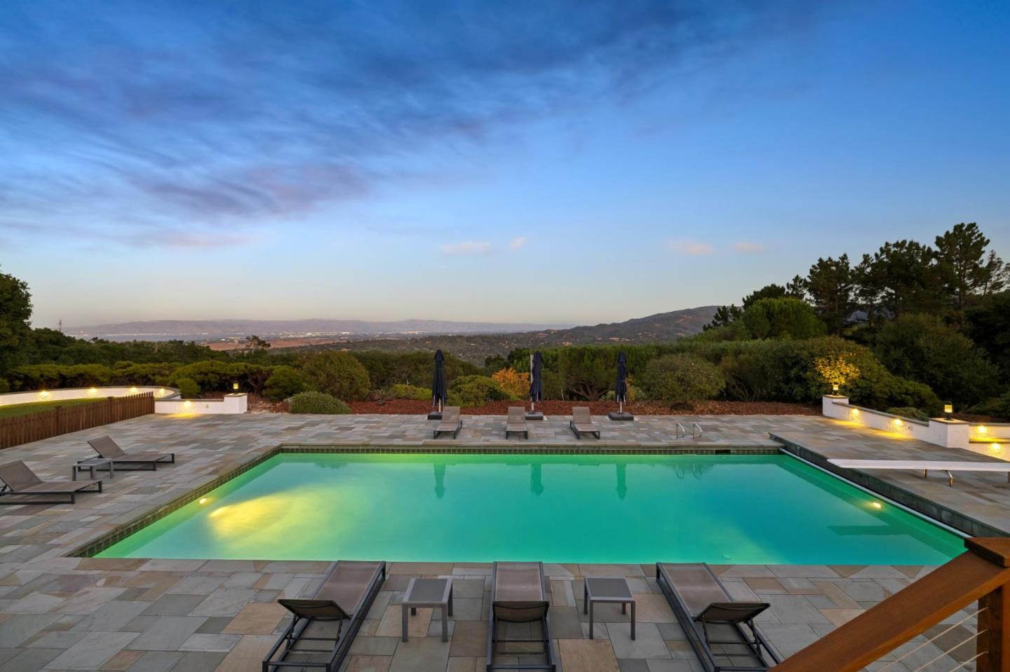 Detail Gallery Image 5 of 44 For 6 Friars Ln, Woodside,  CA 94062 - 4 Beds | 2/2 Baths