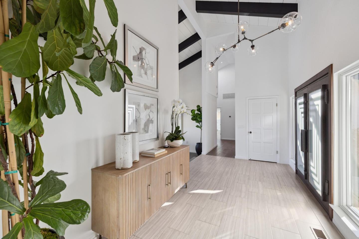 Detail Gallery Image 8 of 44 For 6 Friars Ln, Woodside,  CA 94062 - 4 Beds | 2/2 Baths