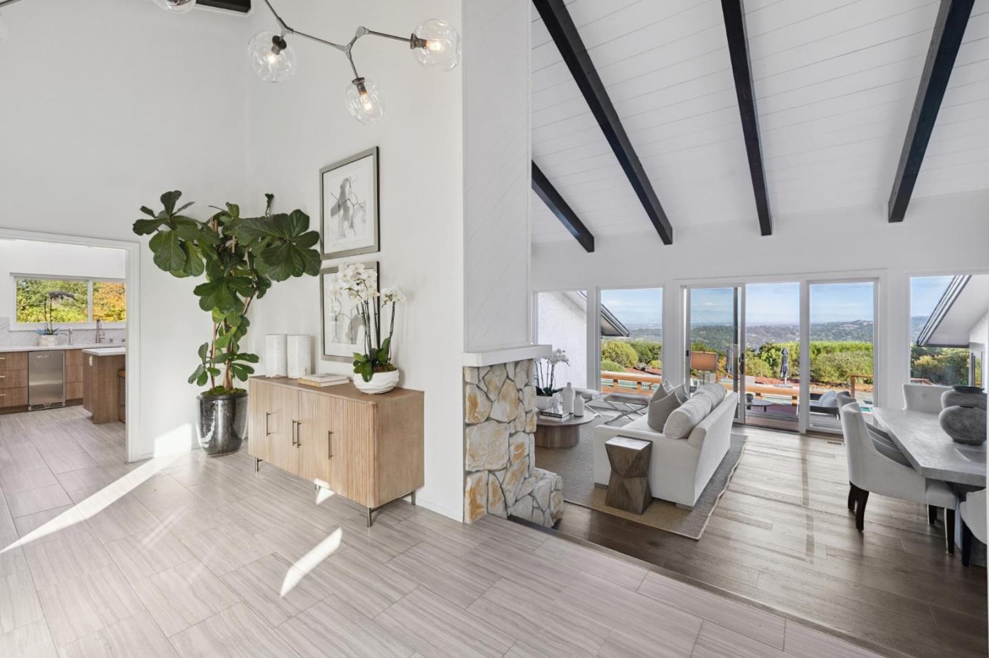 Detail Gallery Image 9 of 44 For 6 Friars Ln, Woodside,  CA 94062 - 4 Beds | 2/2 Baths