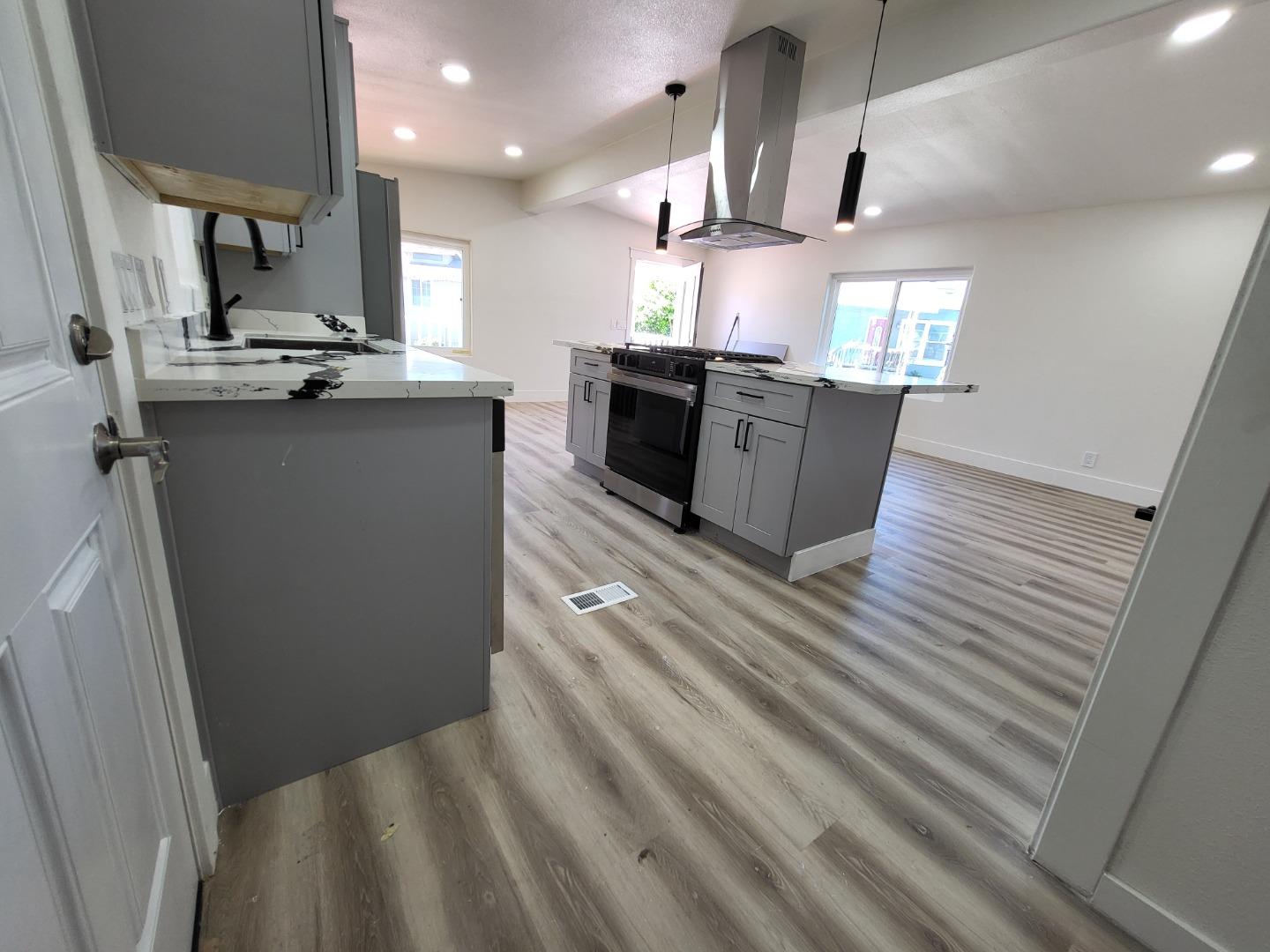 Detail Gallery Image 15 of 20 For 440 Moffett Blvd #61,  Mountain View,  CA 94043 - 2 Beds | 2 Baths