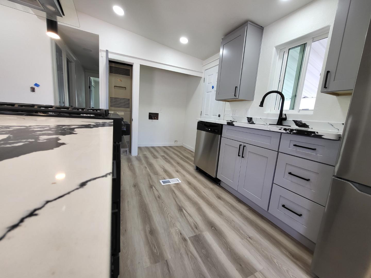 Detail Gallery Image 17 of 20 For 440 Moffett Blvd #61,  Mountain View,  CA 94043 - 2 Beds | 2 Baths