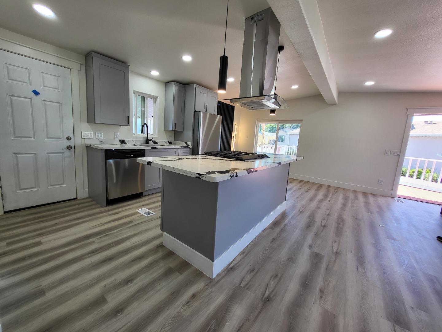 Detail Gallery Image 9 of 20 For 440 Moffett Blvd #61,  Mountain View,  CA 94043 - 2 Beds | 2 Baths