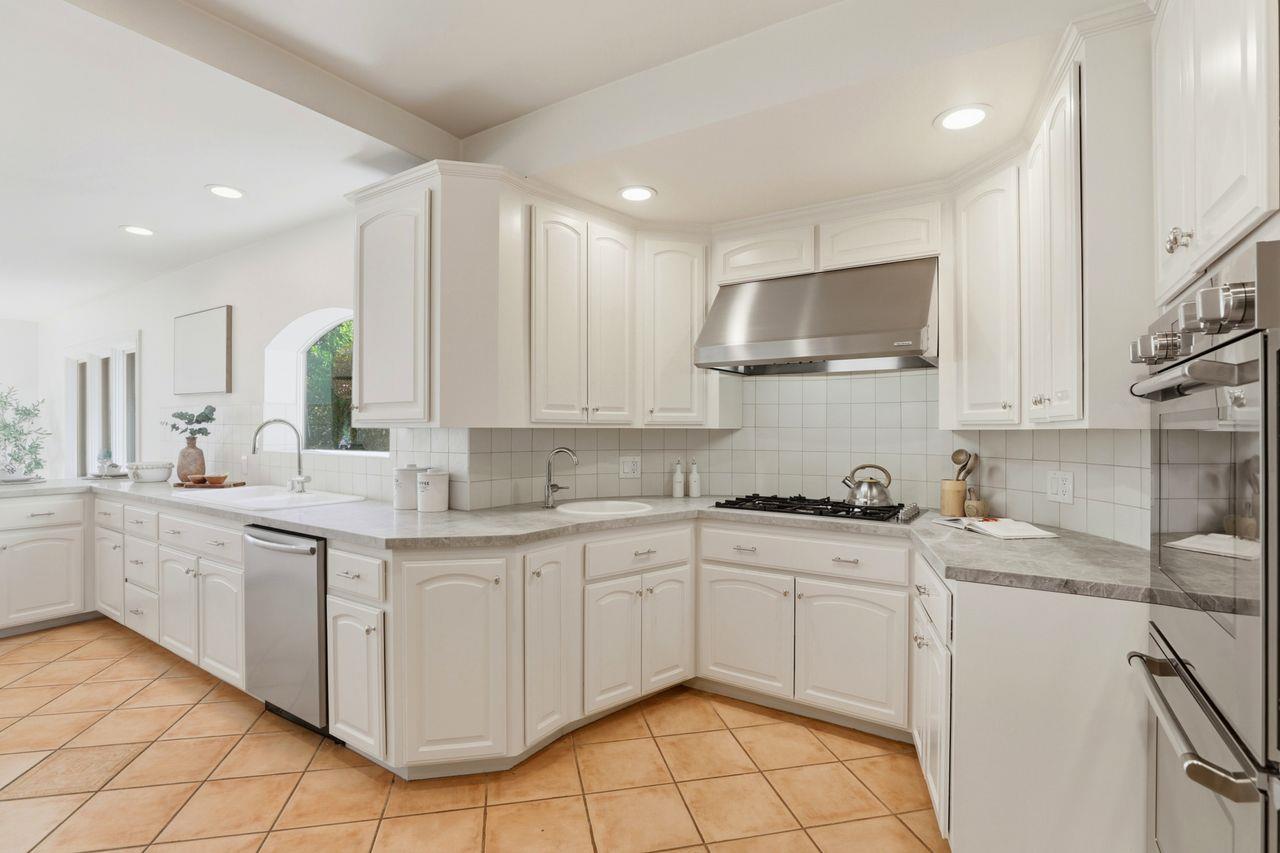 Detail Gallery Image 26 of 97 For 696 Margaret St, San Jose,  CA 95112 - 4 Beds | 3 Baths