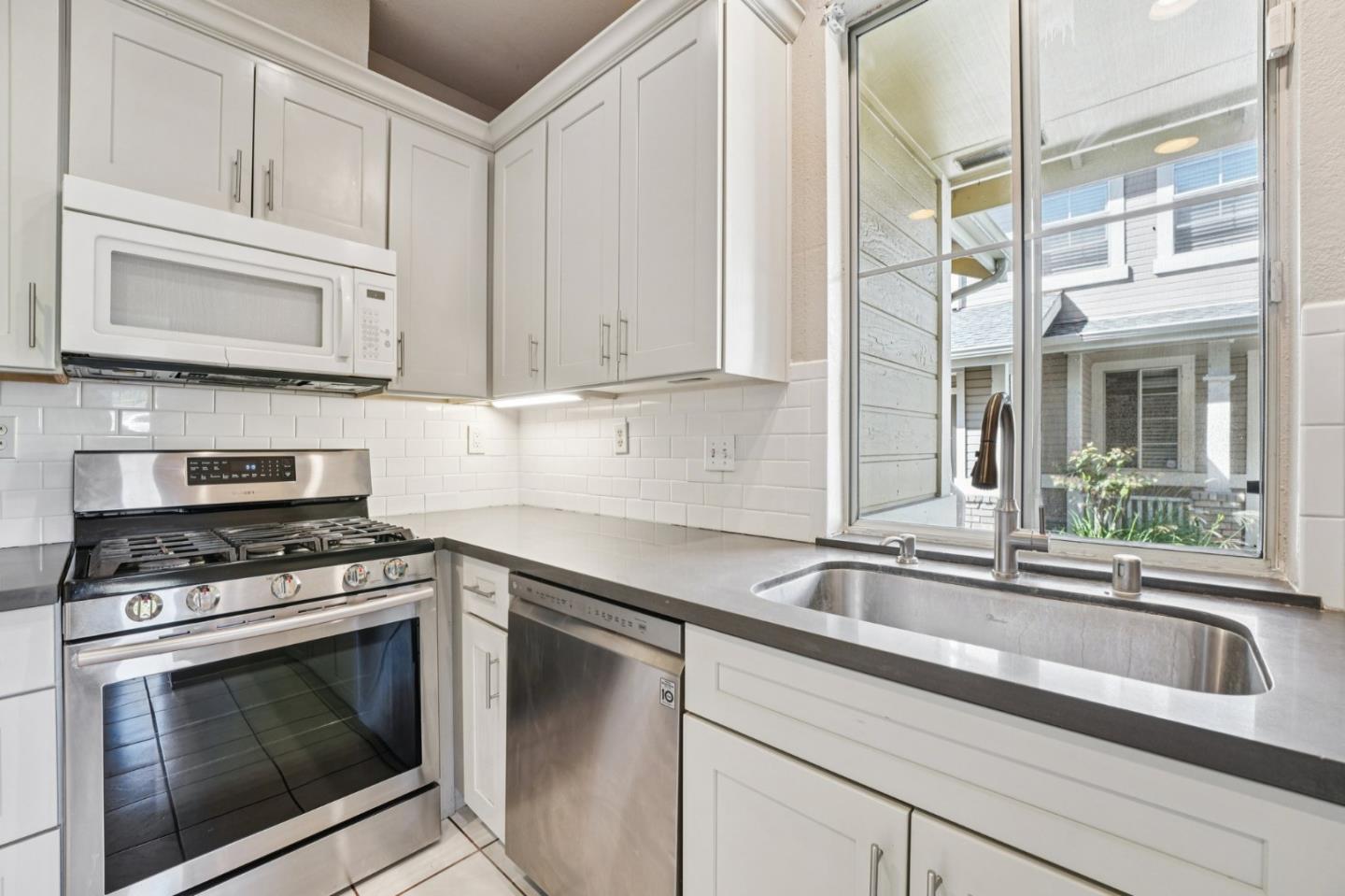 Detail Gallery Image 16 of 54 For 337 Ballymore Cir, San Jose,  CA 95136 - 3 Beds | 2/1 Baths