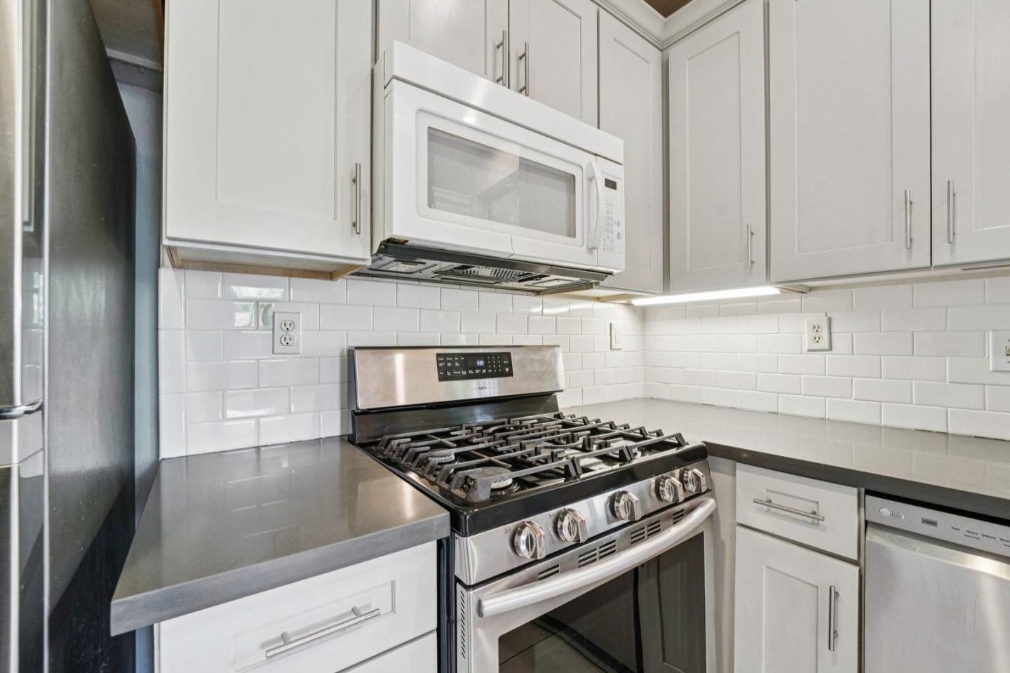 Detail Gallery Image 17 of 54 For 337 Ballymore Cir, San Jose,  CA 95136 - 3 Beds | 2/1 Baths