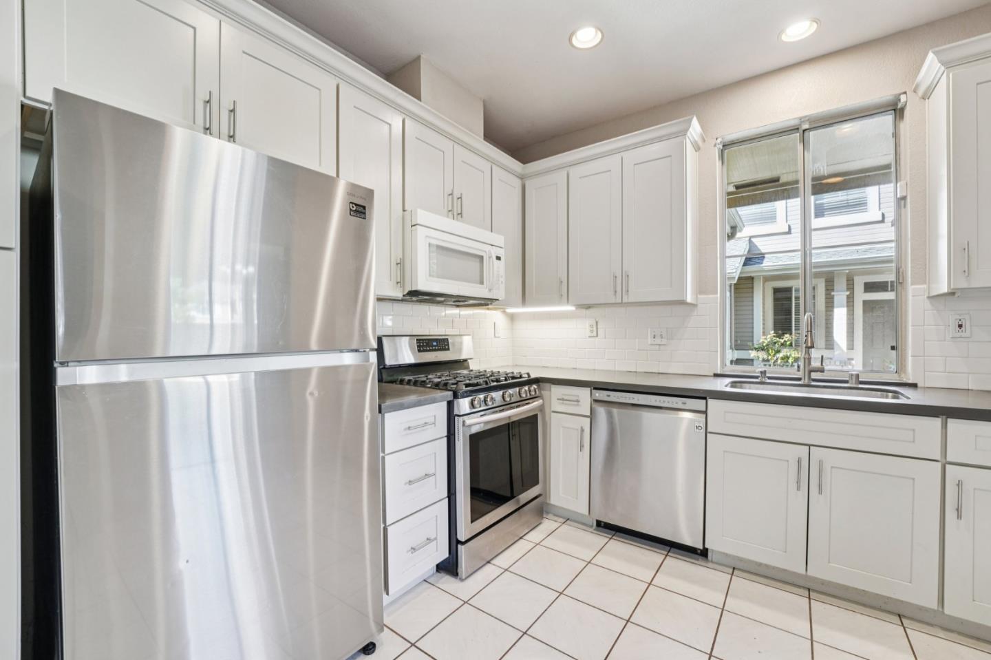 Detail Gallery Image 18 of 54 For 337 Ballymore Cir, San Jose,  CA 95136 - 3 Beds | 2/1 Baths