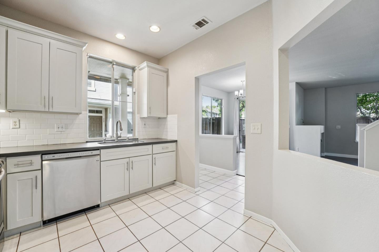 Detail Gallery Image 19 of 54 For 337 Ballymore Cir, San Jose,  CA 95136 - 3 Beds | 2/1 Baths