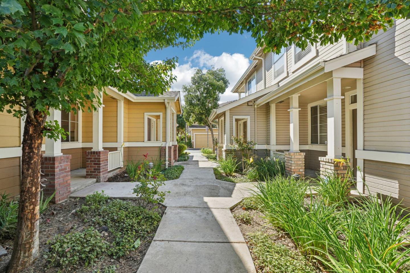 Detail Gallery Image 2 of 54 For 337 Ballymore Cir, San Jose,  CA 95136 - 3 Beds | 2/1 Baths