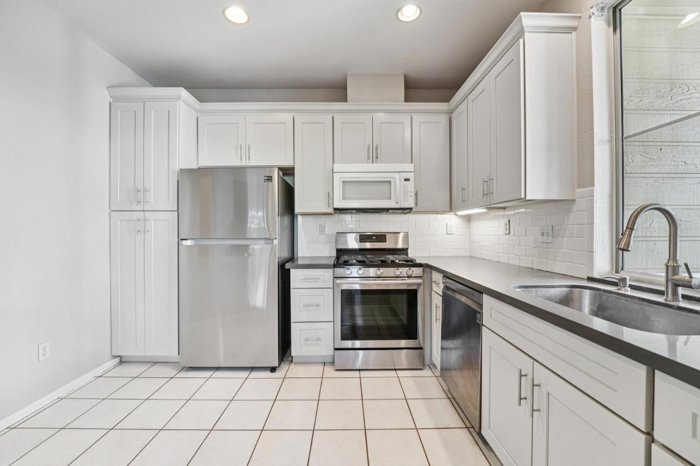 Detail Gallery Image 21 of 54 For 337 Ballymore Cir, San Jose,  CA 95136 - 3 Beds | 2/1 Baths