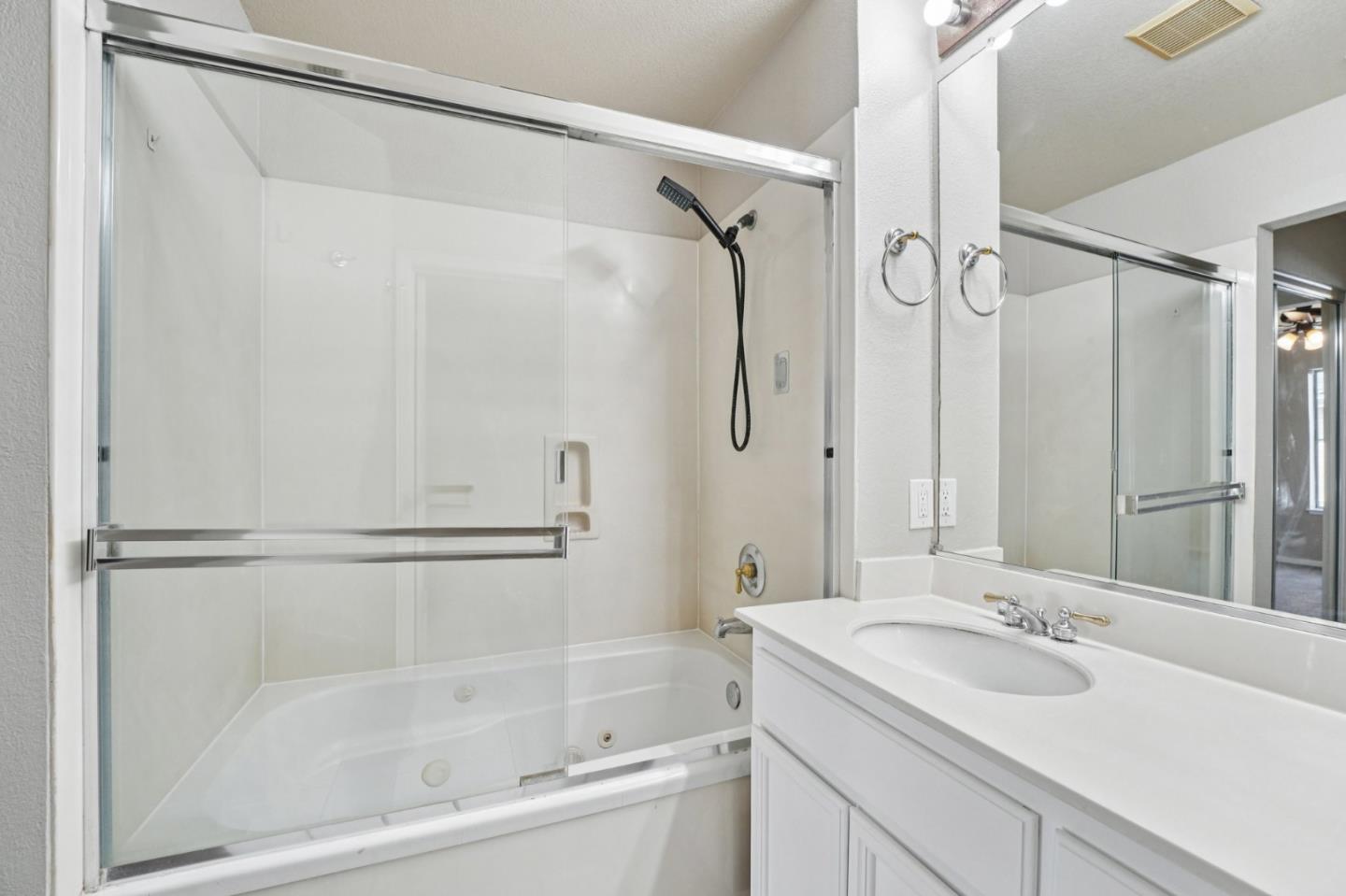 Detail Gallery Image 34 of 54 For 337 Ballymore Cir, San Jose,  CA 95136 - 3 Beds | 2/1 Baths