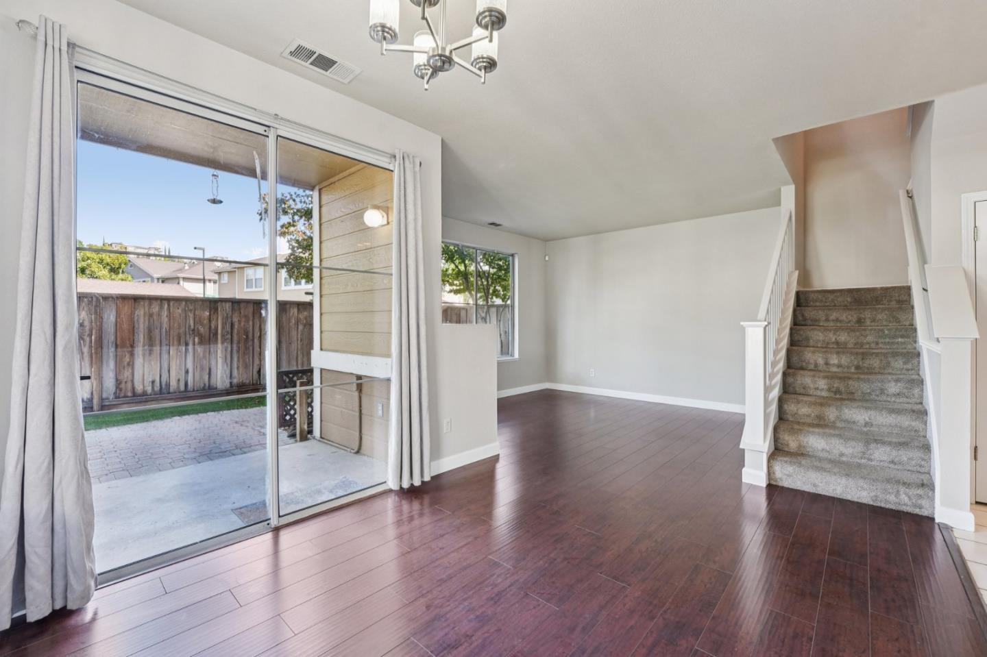 Detail Gallery Image 9 of 54 For 337 Ballymore Cir, San Jose,  CA 95136 - 3 Beds | 2/1 Baths