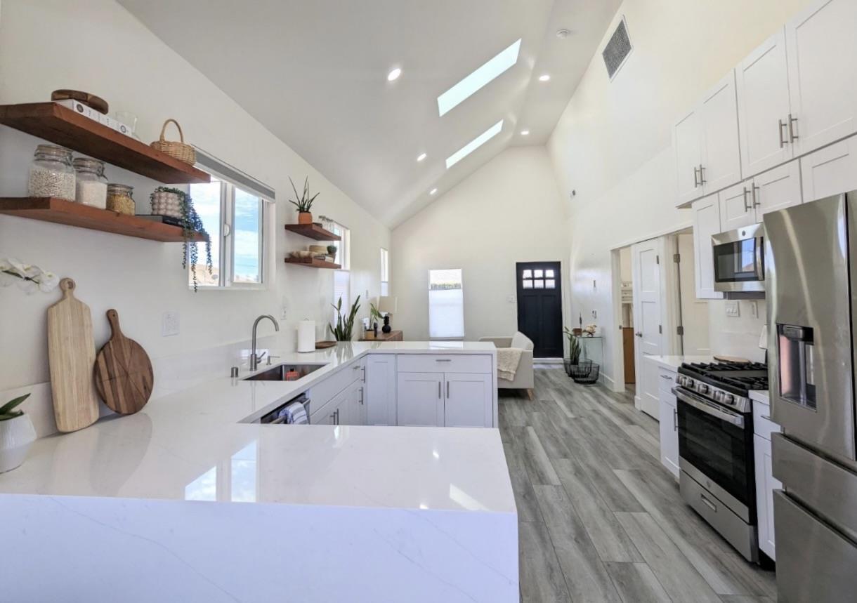 Detail Gallery Image 3 of 6 For 520 Dufour St, Santa Cruz,  CA 95060 - 2 Beds | 1 Baths