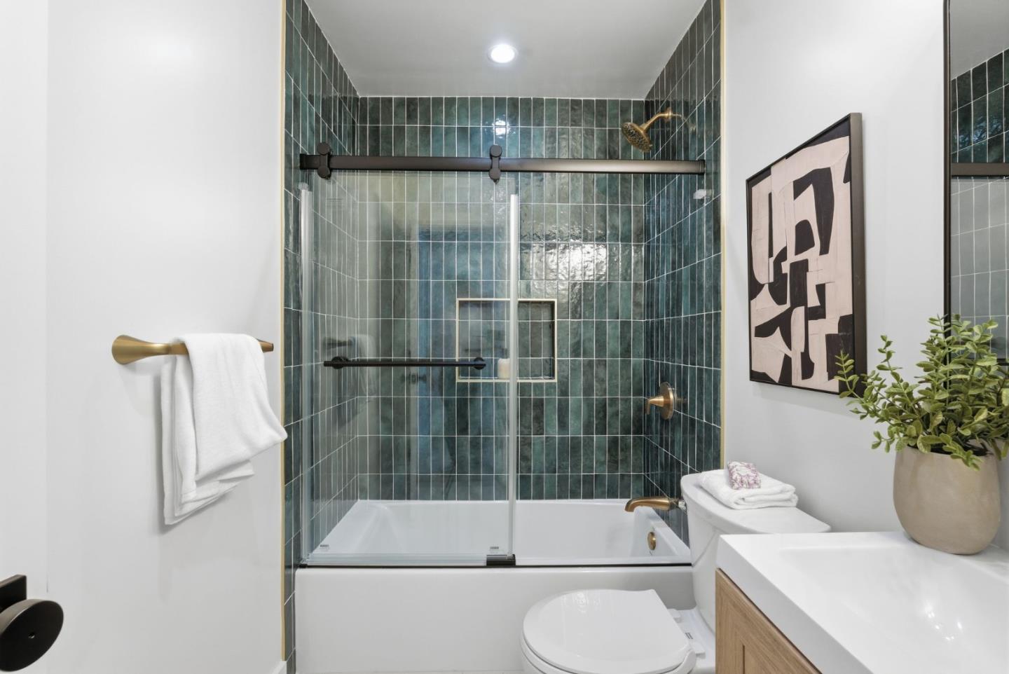 Detail Gallery Image 19 of 68 For 3639 Erris Ct, South San Francisco,  CA 94080 - 2 Beds | 1/1 Baths