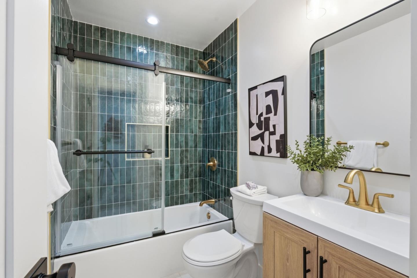 Detail Gallery Image 20 of 68 For 3639 Erris Ct, South San Francisco,  CA 94080 - 2 Beds | 1/1 Baths