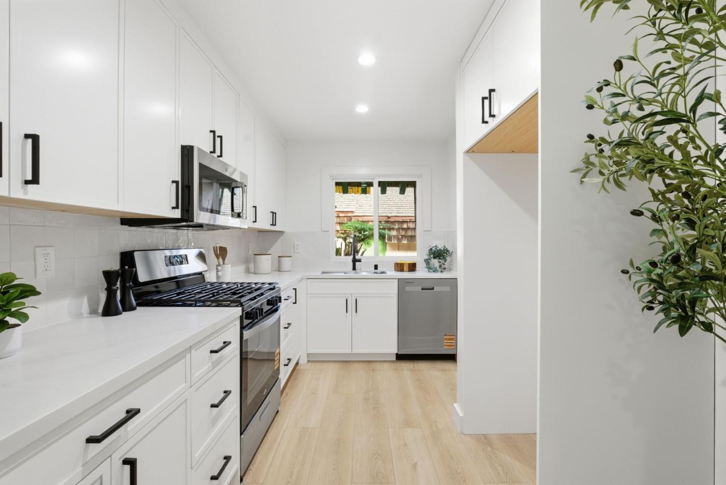 Detail Gallery Image 5 of 68 For 3639 Erris Ct, South San Francisco,  CA 94080 - 2 Beds | 1/1 Baths