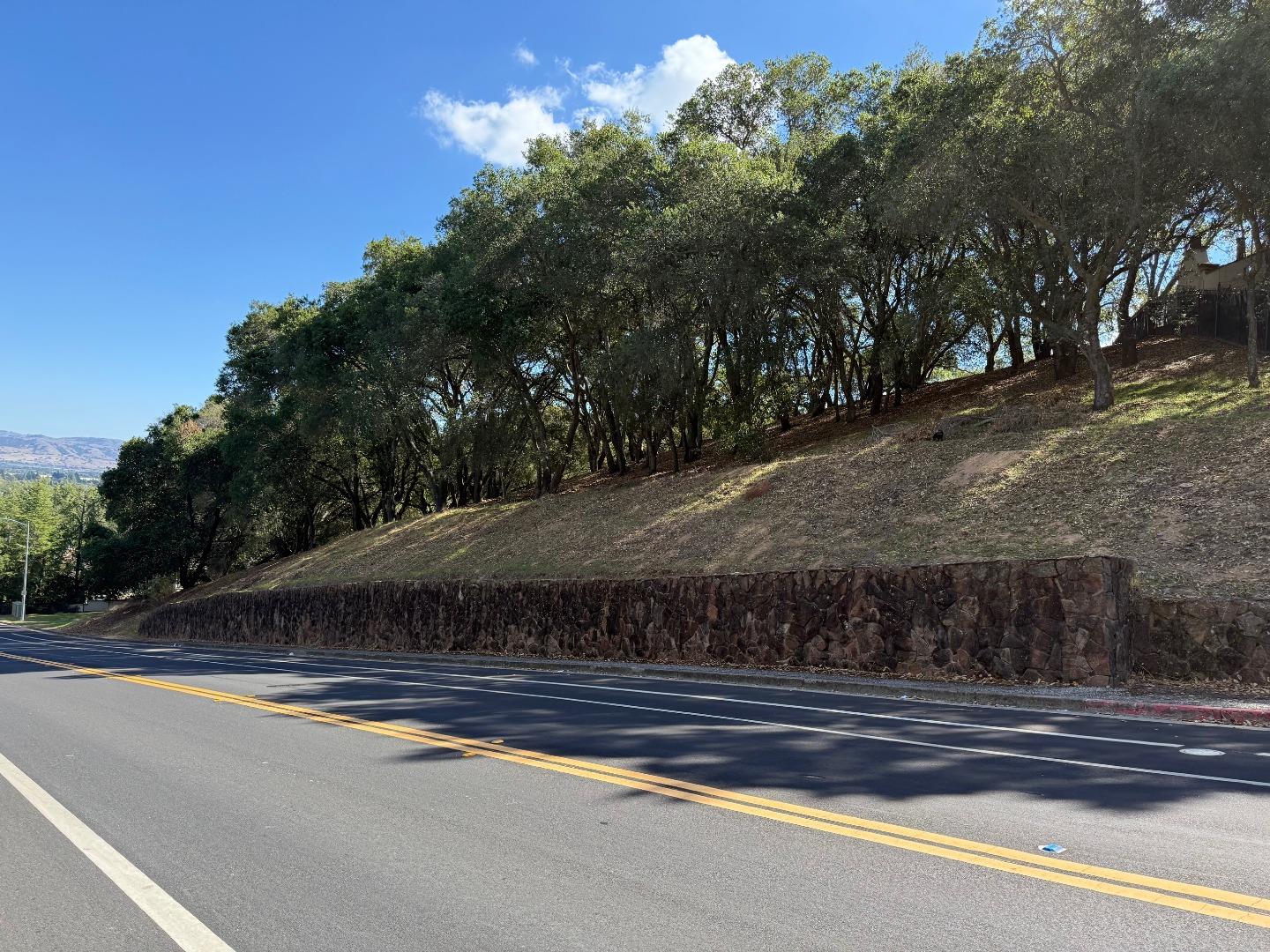 Detail Gallery Image 11 of 12 For 1920 Mantelli Dr, Gilroy,  CA 95020 - – Beds | – Baths