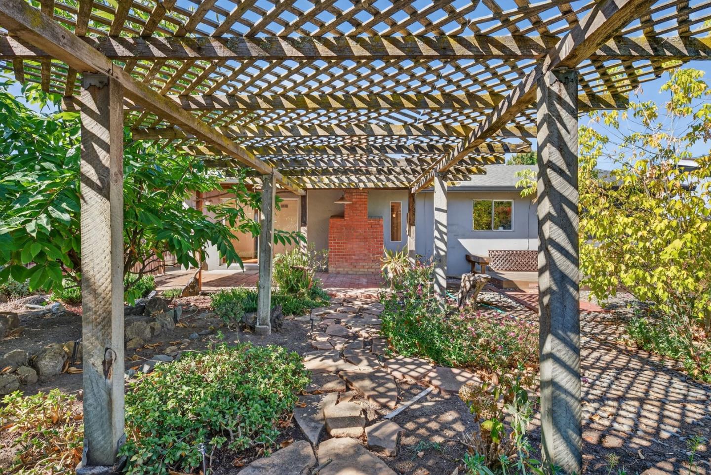 Detail Gallery Image 39 of 48 For 1438 Stockbridge Dr, San Jose,  CA 95130 - 3 Beds | 2 Baths