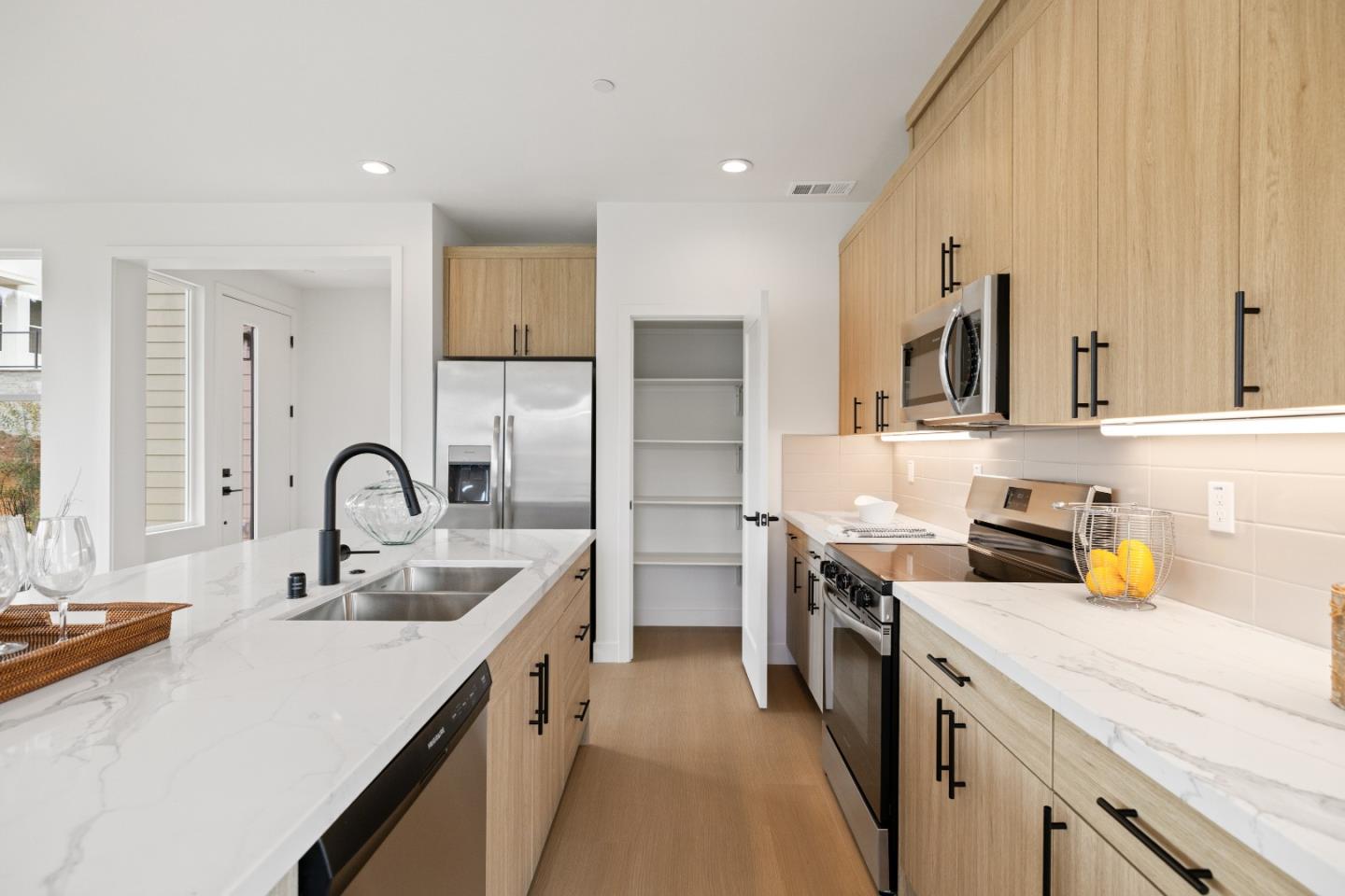 Detail Gallery Image 10 of 30 For 823 Fassler #823,  Pacifica,  CA 94044 - 4 Beds | 3 Baths