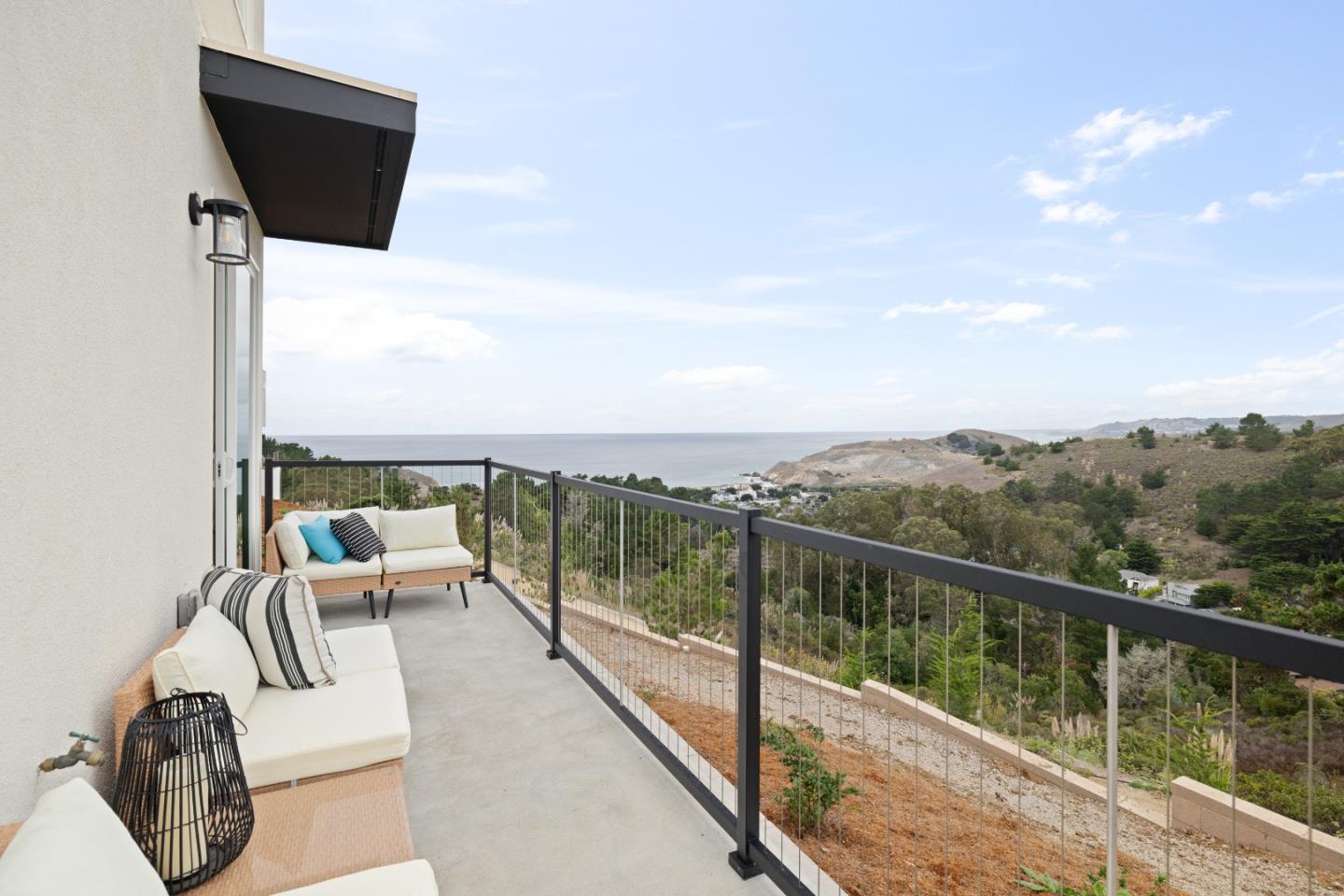 Detail Gallery Image 14 of 30 For 823 Fassler #823,  Pacifica,  CA 94044 - 4 Beds | 3 Baths