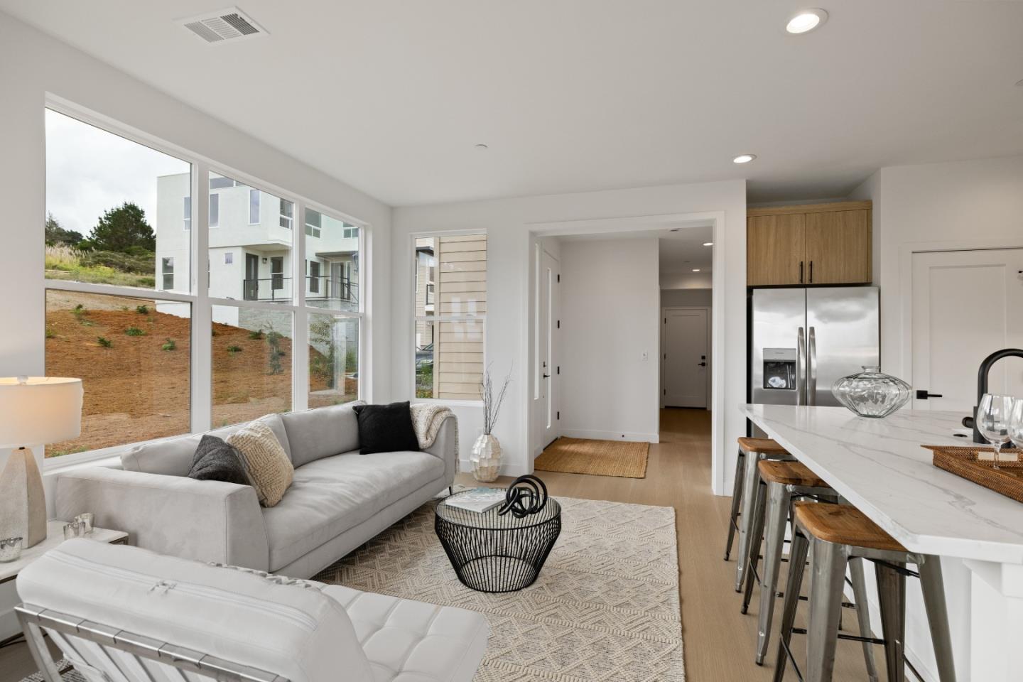 Detail Gallery Image 5 of 30 For 823 Fassler #823,  Pacifica,  CA 94044 - 4 Beds | 3 Baths