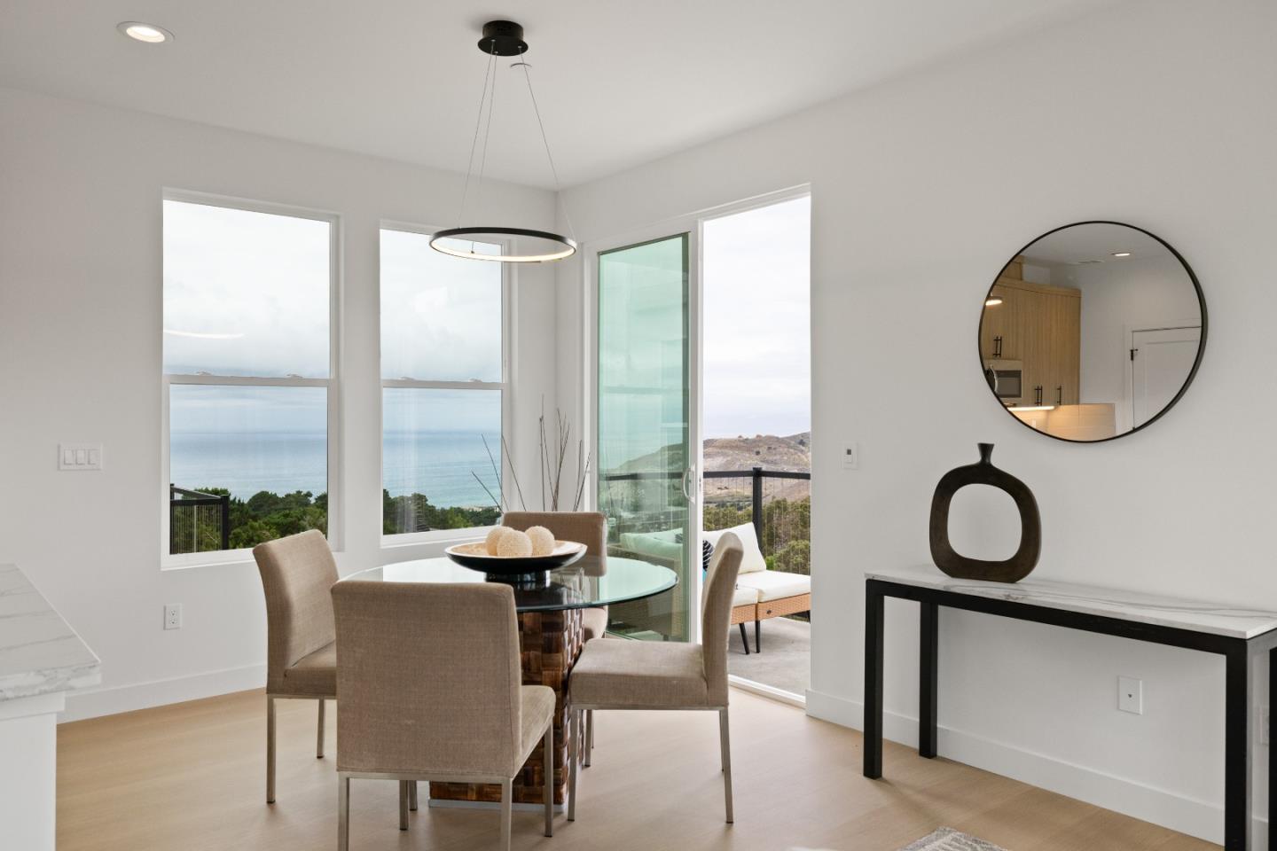 Detail Gallery Image 8 of 30 For 823 Fassler #823,  Pacifica,  CA 94044 - 4 Beds | 3 Baths