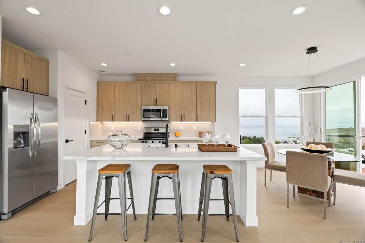 Detail Gallery Image 9 of 30 For 823 Fassler #823,  Pacifica,  CA 94044 - 4 Beds | 3 Baths