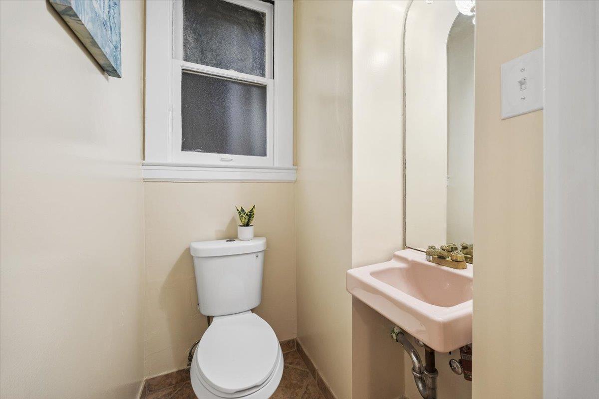 Detail Gallery Image 19 of 42 For 3736 Broderick St, San Francisco,  CA 94123 - 4 Beds | 3/1 Baths