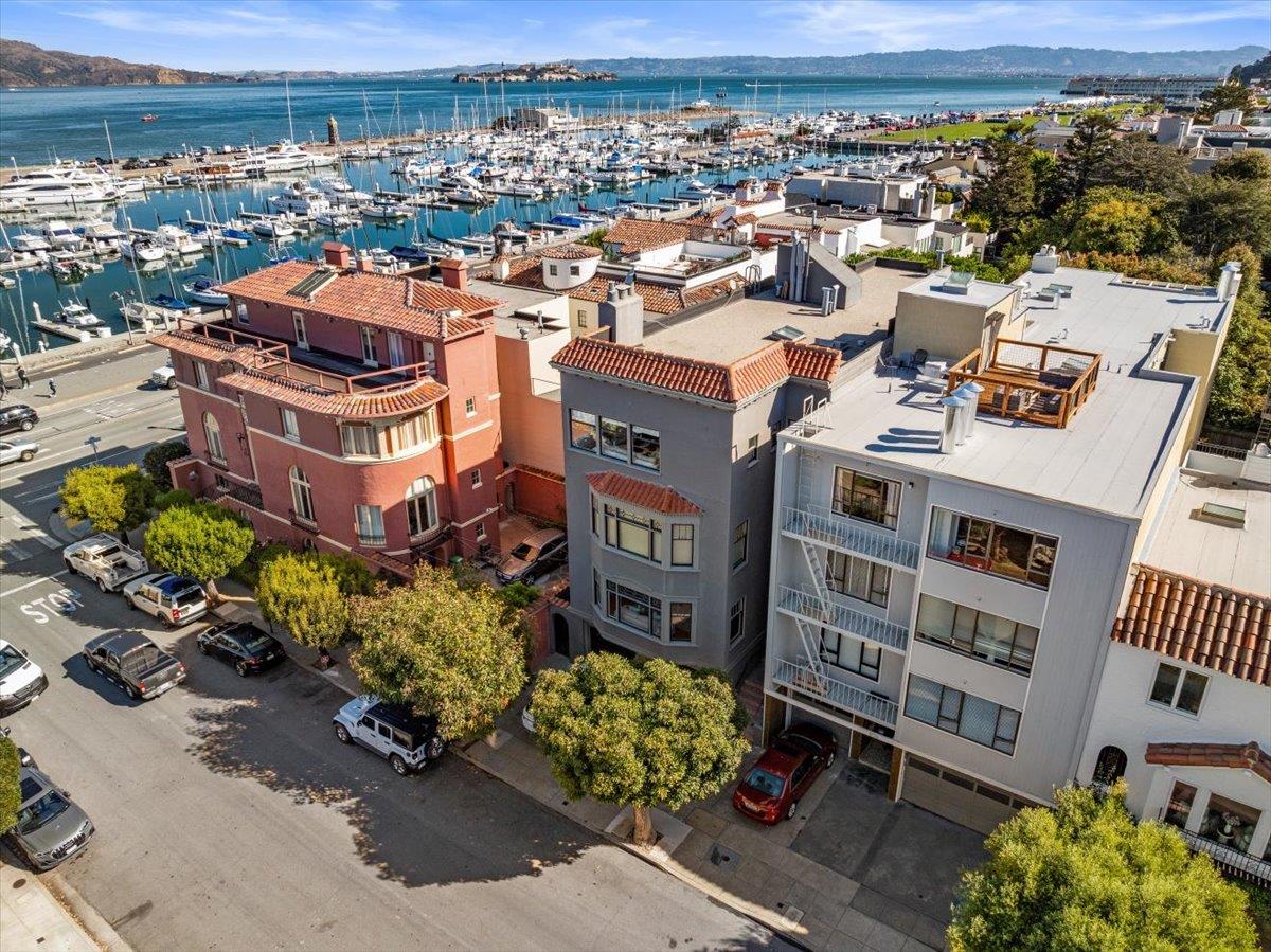 Detail Gallery Image 3 of 42 For 3736 Broderick St, San Francisco,  CA 94123 - 4 Beds | 3/1 Baths