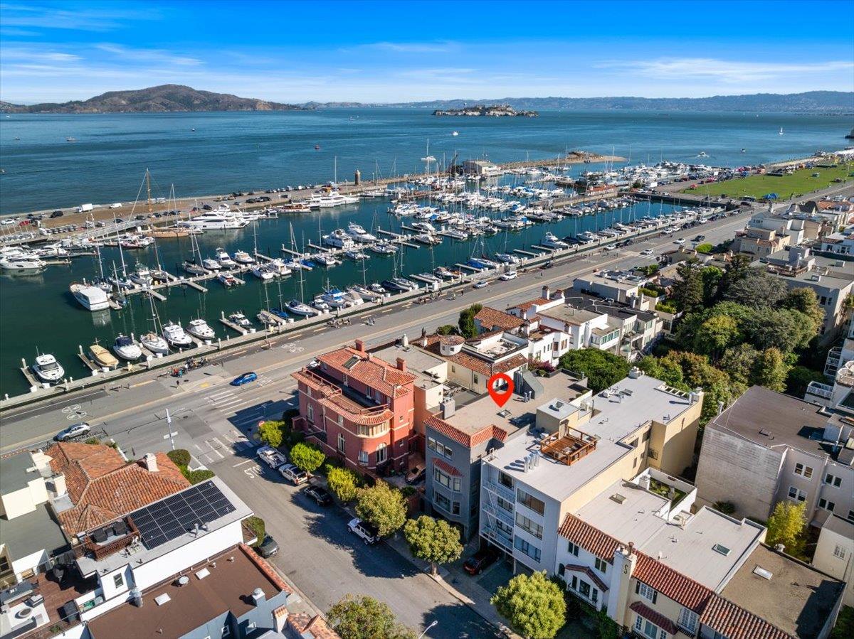 Detail Gallery Image 6 of 42 For 3736 Broderick St, San Francisco,  CA 94123 - 4 Beds | 3/1 Baths