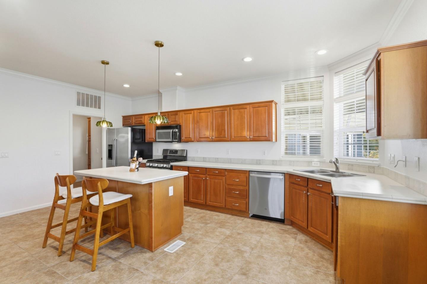 Detail Gallery Image 10 of 38 For 320 Chateau La Salle Dr #320,  San Jose,  CA 95111 - 3 Beds | 2 Baths