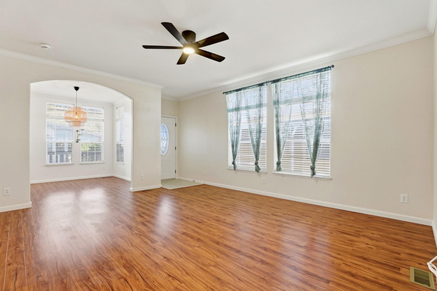 Detail Gallery Image 8 of 38 For 320 Chateau La Salle Dr #320,  San Jose,  CA 95111 - 3 Beds | 2 Baths