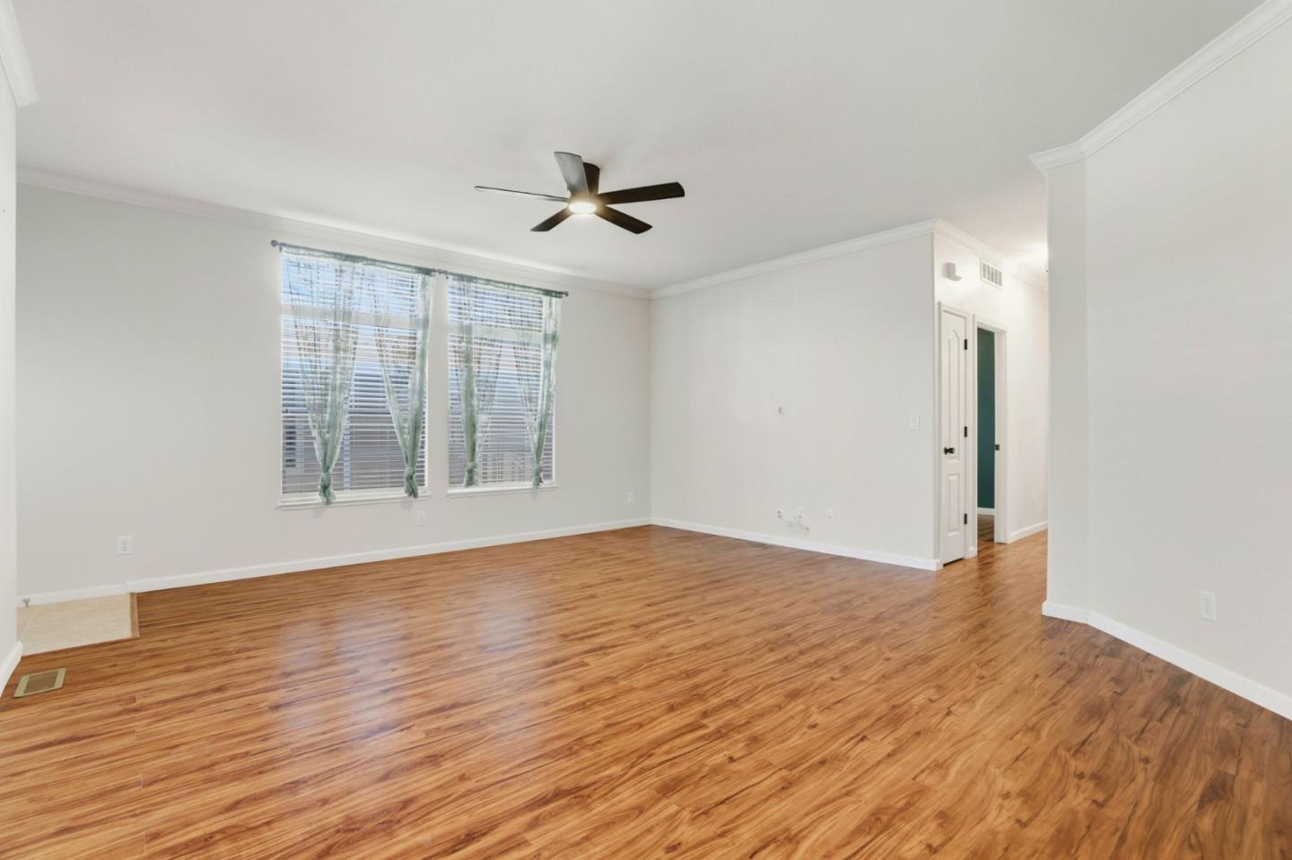 Detail Gallery Image 9 of 38 For 320 Chateau La Salle Dr #320,  San Jose,  CA 95111 - 3 Beds | 2 Baths