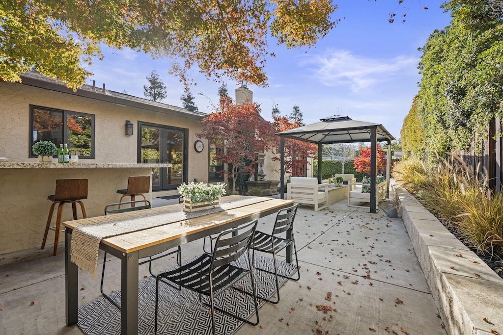 Detail Gallery Image 10 of 52 For 21073 Christensen Dr, Cupertino,  CA 95014 - 4 Beds | 2/1 Baths