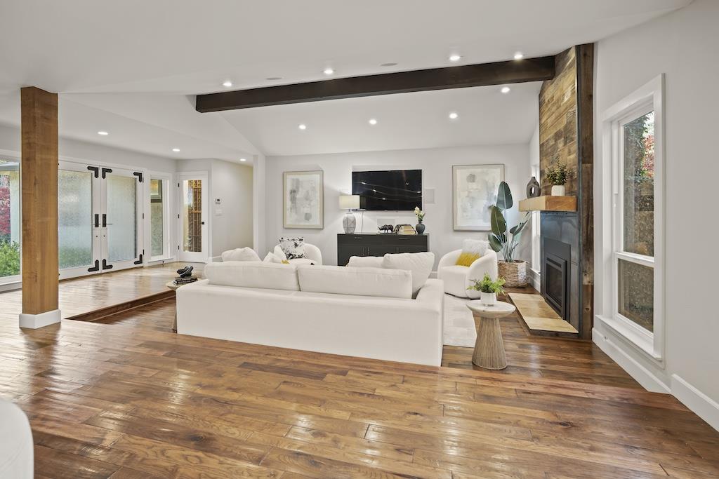 Detail Gallery Image 13 of 52 For 21073 Christensen Dr, Cupertino,  CA 95014 - 4 Beds | 2/1 Baths