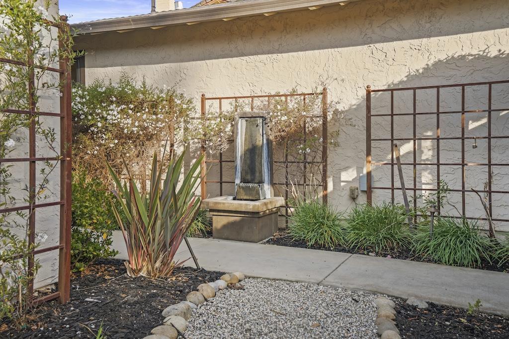 Detail Gallery Image 4 of 52 For 21073 Christensen Dr, Cupertino,  CA 95014 - 4 Beds | 2/1 Baths