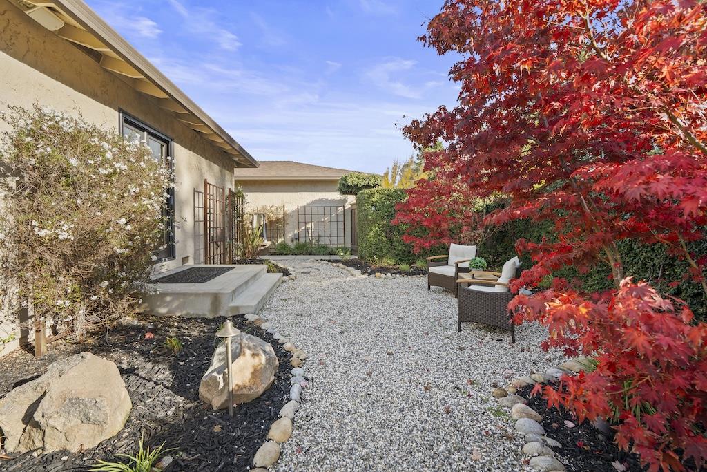 Detail Gallery Image 7 of 52 For 21073 Christensen Dr, Cupertino,  CA 95014 - 4 Beds | 2/1 Baths