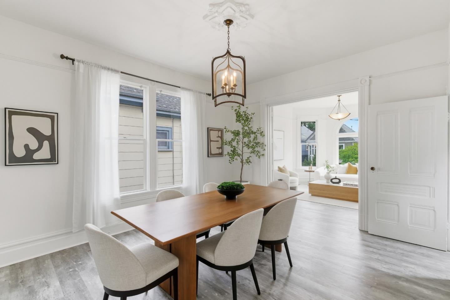 Detail Gallery Image 12 of 41 For 740 59th St, Oakland,  CA 94609 - 5 Beds | 2 Baths