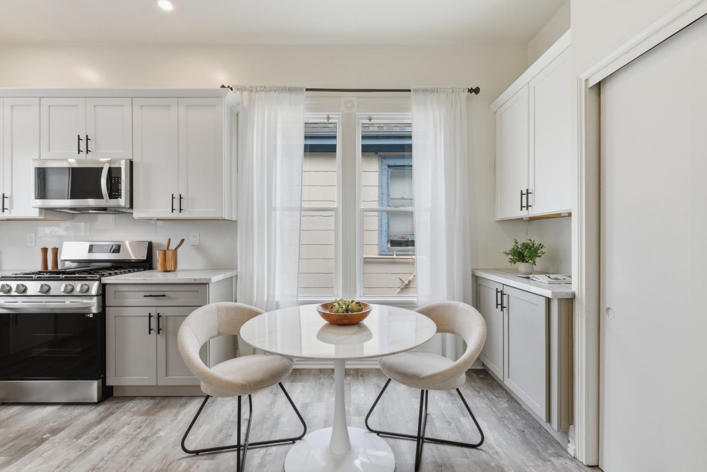 Detail Gallery Image 15 of 41 For 740 59th St, Oakland,  CA 94609 - 5 Beds | 2 Baths