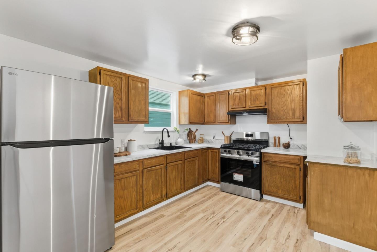 Detail Gallery Image 28 of 41 For 740 59th St, Oakland,  CA 94609 - 5 Beds | 2 Baths