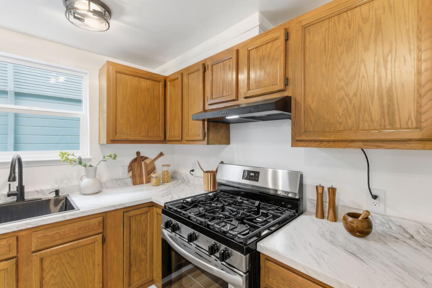 Detail Gallery Image 29 of 41 For 740 59th St, Oakland,  CA 94609 - 5 Beds | 2 Baths