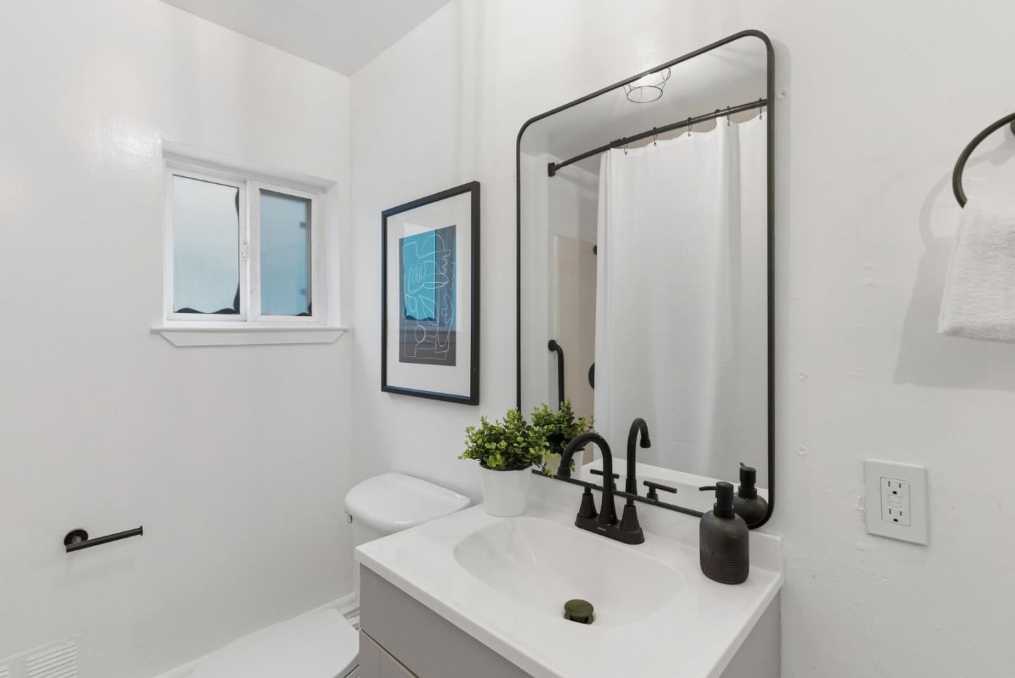 Detail Gallery Image 34 of 41 For 740 59th St, Oakland,  CA 94609 - 5 Beds | 2 Baths