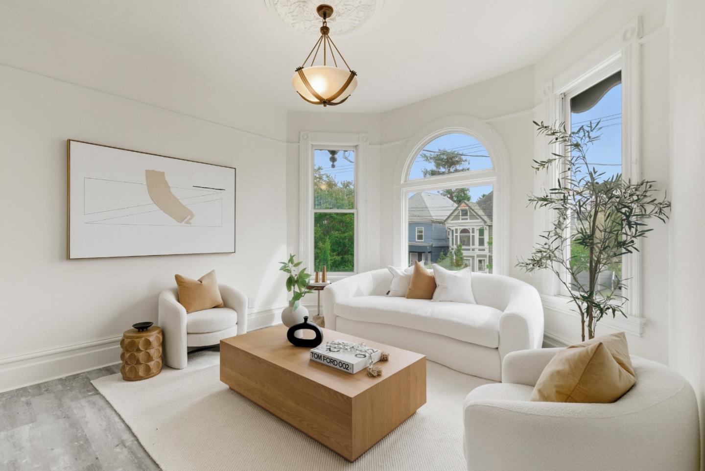 Detail Gallery Image 7 of 41 For 740 59th St, Oakland,  CA 94609 - 5 Beds | 2 Baths