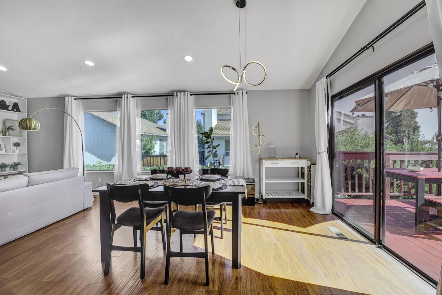 Detail Gallery Image 11 of 42 For 610 Skyway Dr, San Jose,  CA 95111 - 3 Beds | 3 Baths