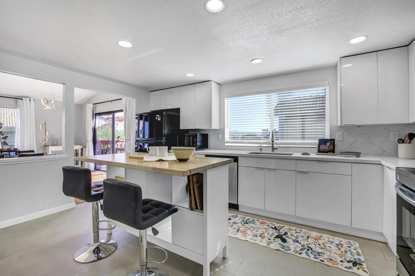 Detail Gallery Image 13 of 42 For 610 Skyway Dr, San Jose,  CA 95111 - 3 Beds | 3 Baths