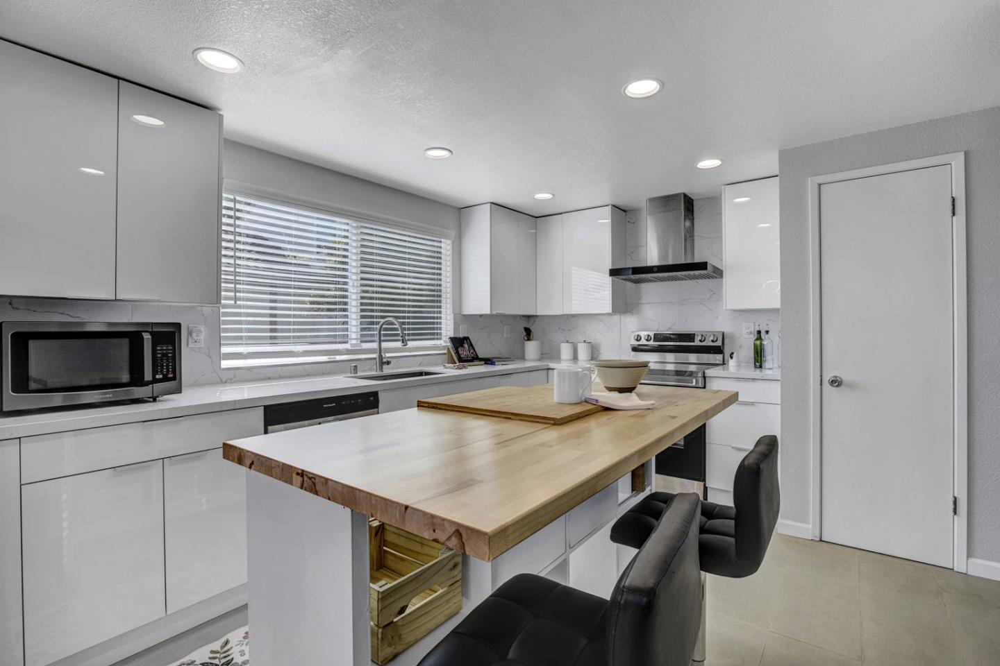 Detail Gallery Image 15 of 42 For 610 Skyway Dr, San Jose,  CA 95111 - 3 Beds | 3 Baths