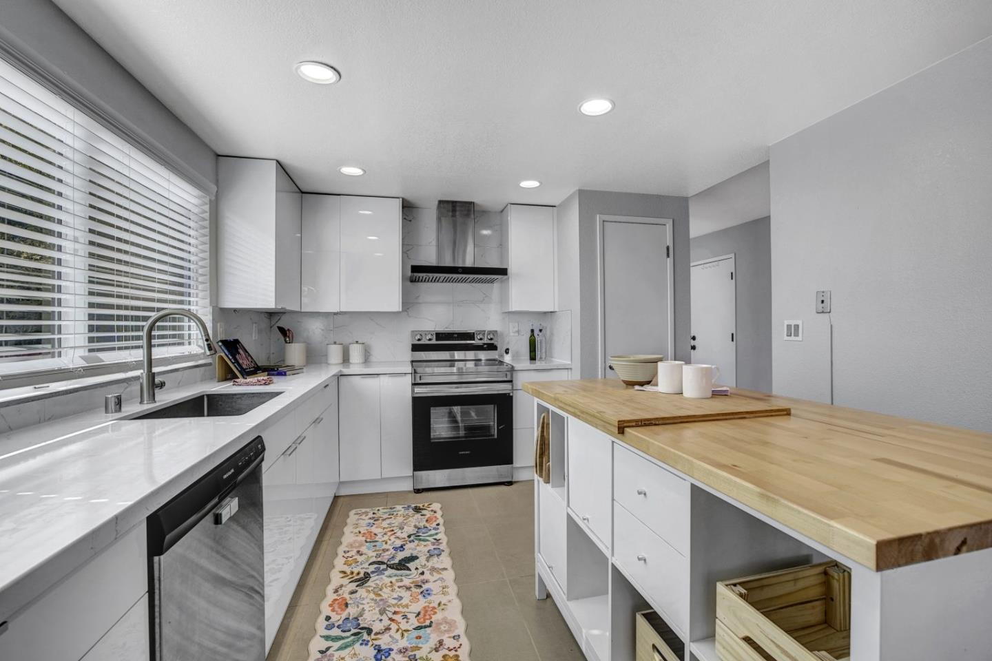 Detail Gallery Image 16 of 42 For 610 Skyway Dr, San Jose,  CA 95111 - 3 Beds | 3 Baths